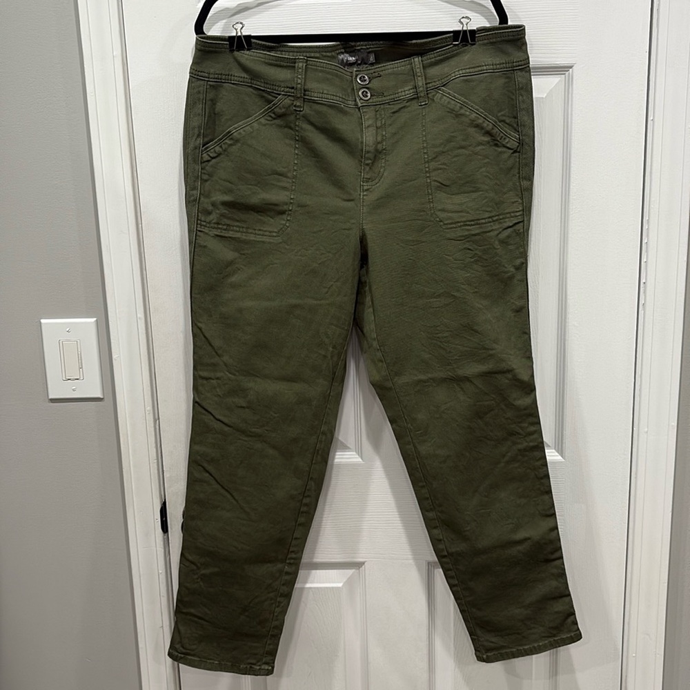 Torrid women’s cropped twill Aviator pant SZ 18